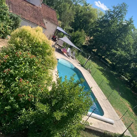 Дом отдыха Domaine Bien-etre Piscine Et Jacuzzi Chalandray